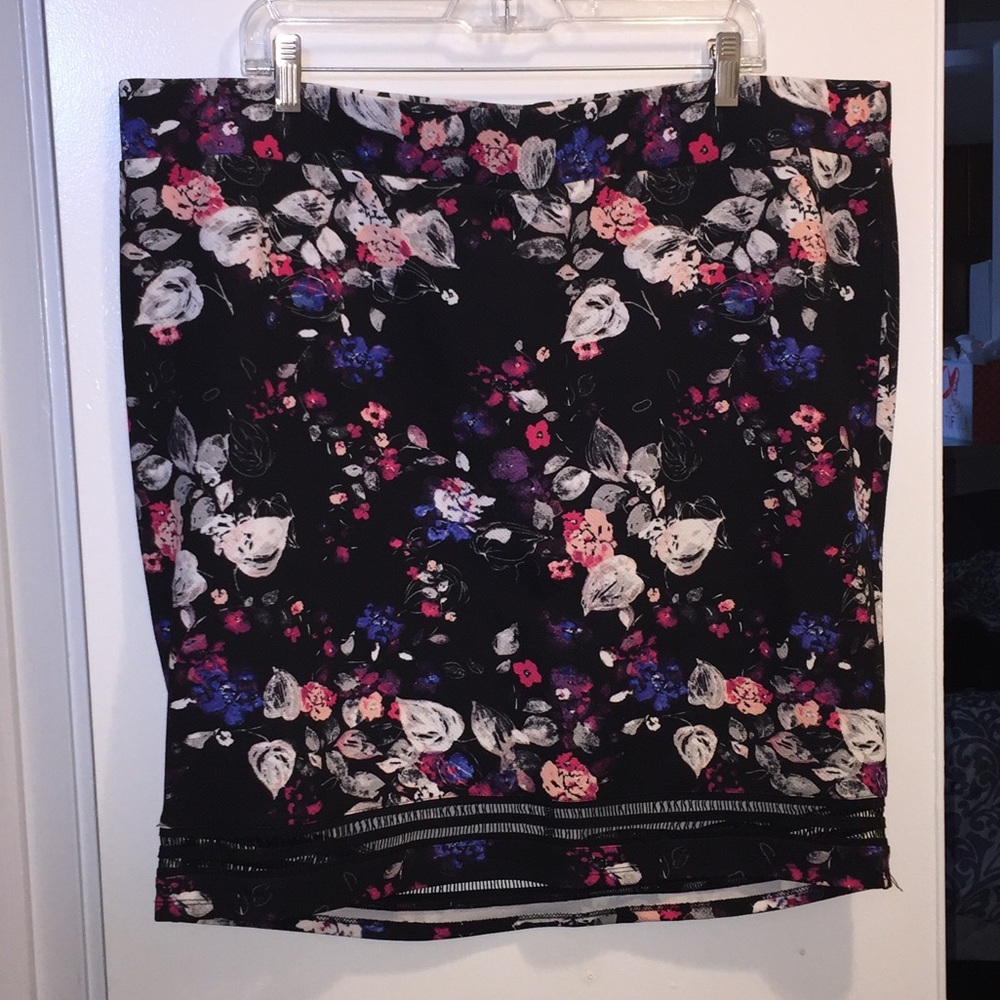 NWOT Black Floral Knit Pencil Skirt